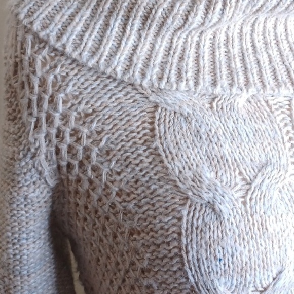 Women's ELLE Sweater. Size Large. Color Oatmeal. - Picture 6 of 16